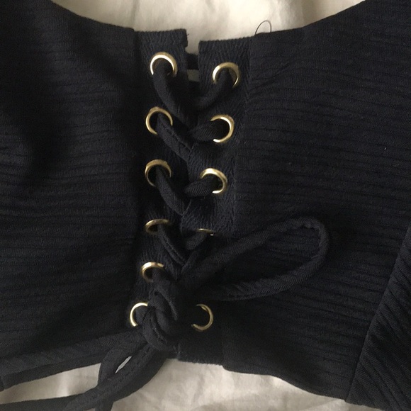 ⚡️Sale ⚡️Black crop top perfect for layering ✨ - Picture 7 of 8